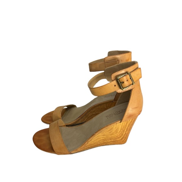 Kenneth Cole Reaction Ava sexy casual camel wedge summer vacation sandal size 9 - Picture 3 of 14